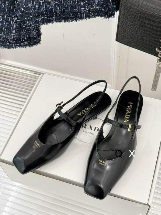 Picture of Prada Shoes _SKUPradasz35-40JX030519003